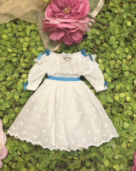 Blue and white dress for blythe doll.