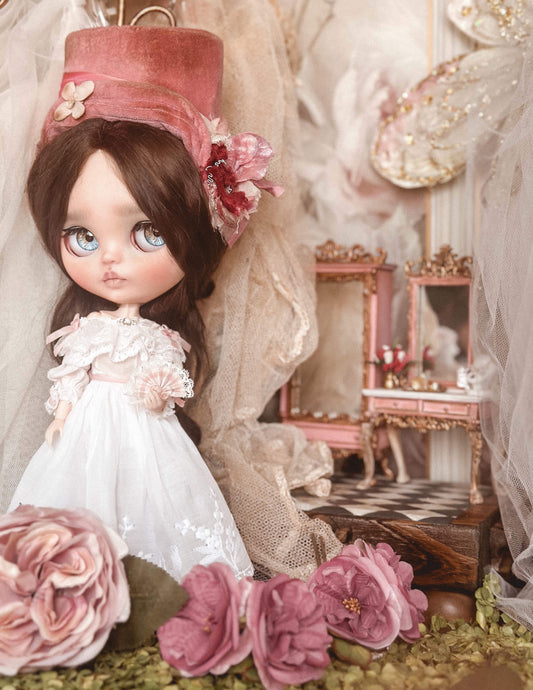 White and pink dress for blythe doll.